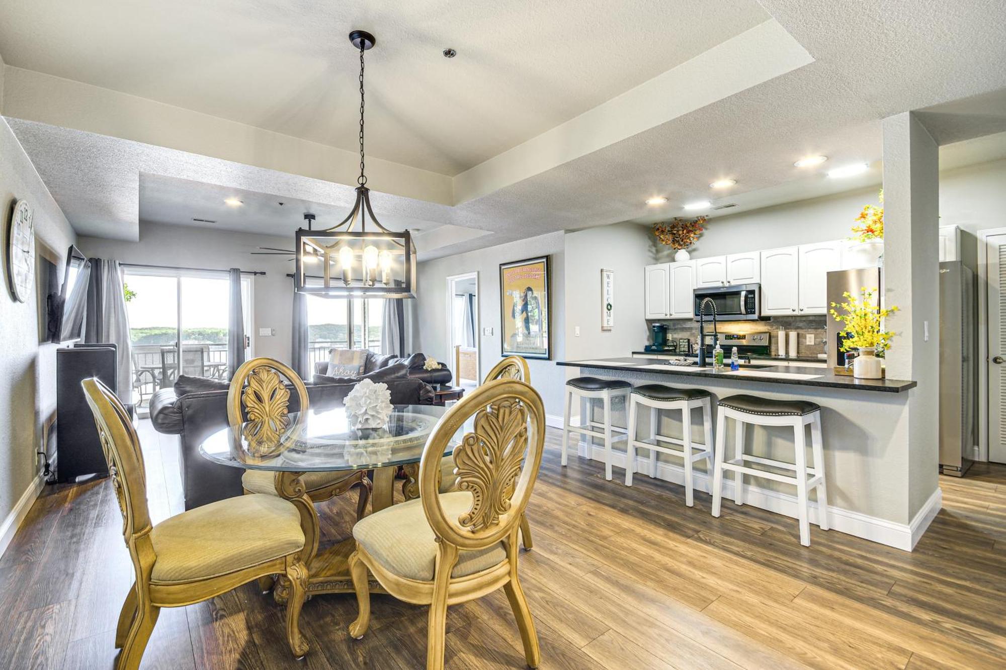 Waterfront Lake Ozark Condo With Deck And Pools Ngoại thất bức ảnh