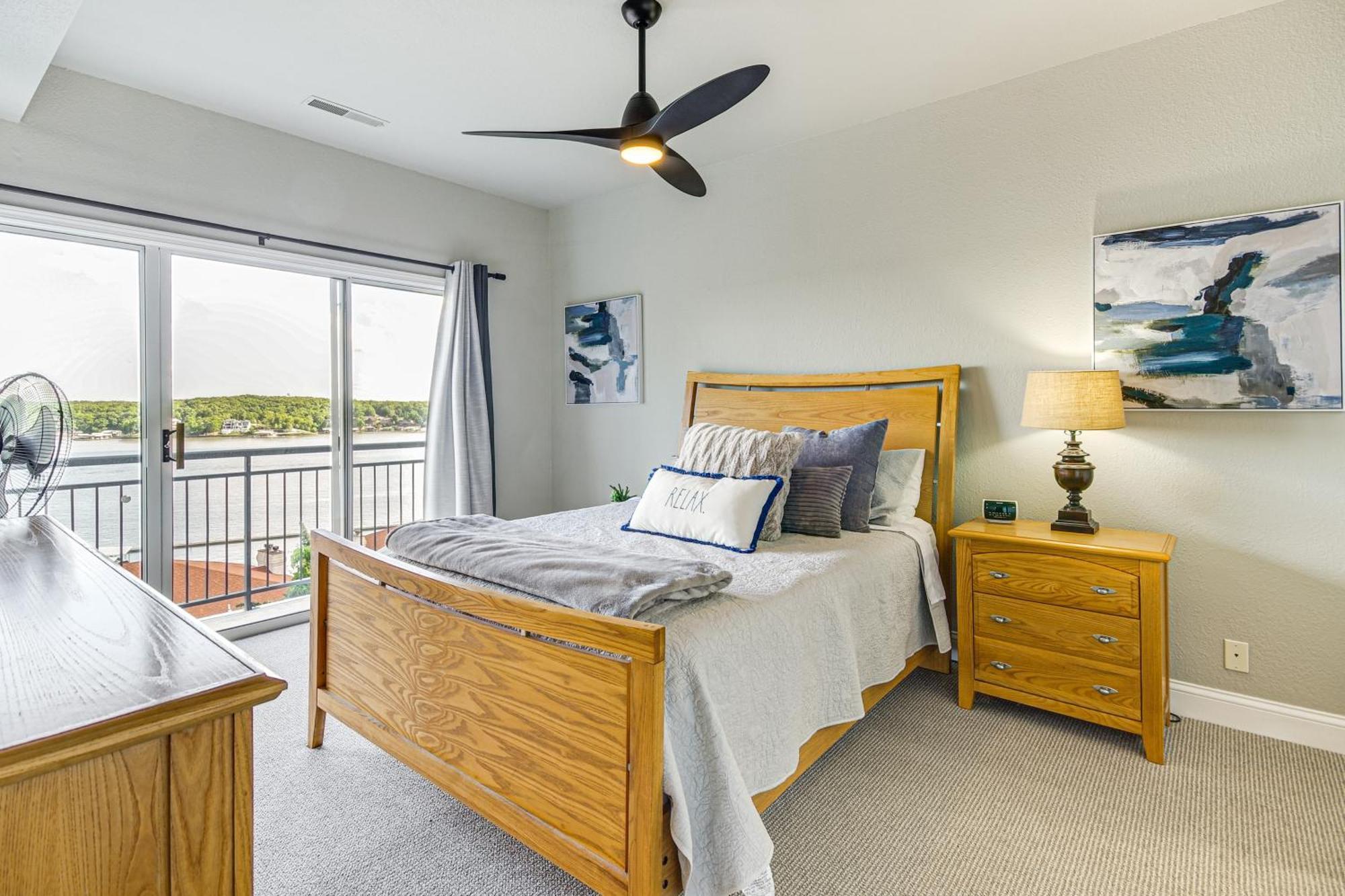 Waterfront Lake Ozark Condo With Deck And Pools Ngoại thất bức ảnh