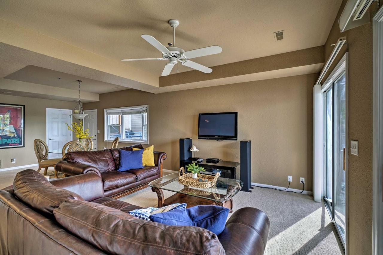 Waterfront Lake Ozark Condo With Deck And Pools Ngoại thất bức ảnh