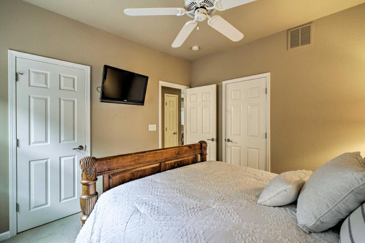 Waterfront Lake Ozark Condo With Deck And Pools Ngoại thất bức ảnh