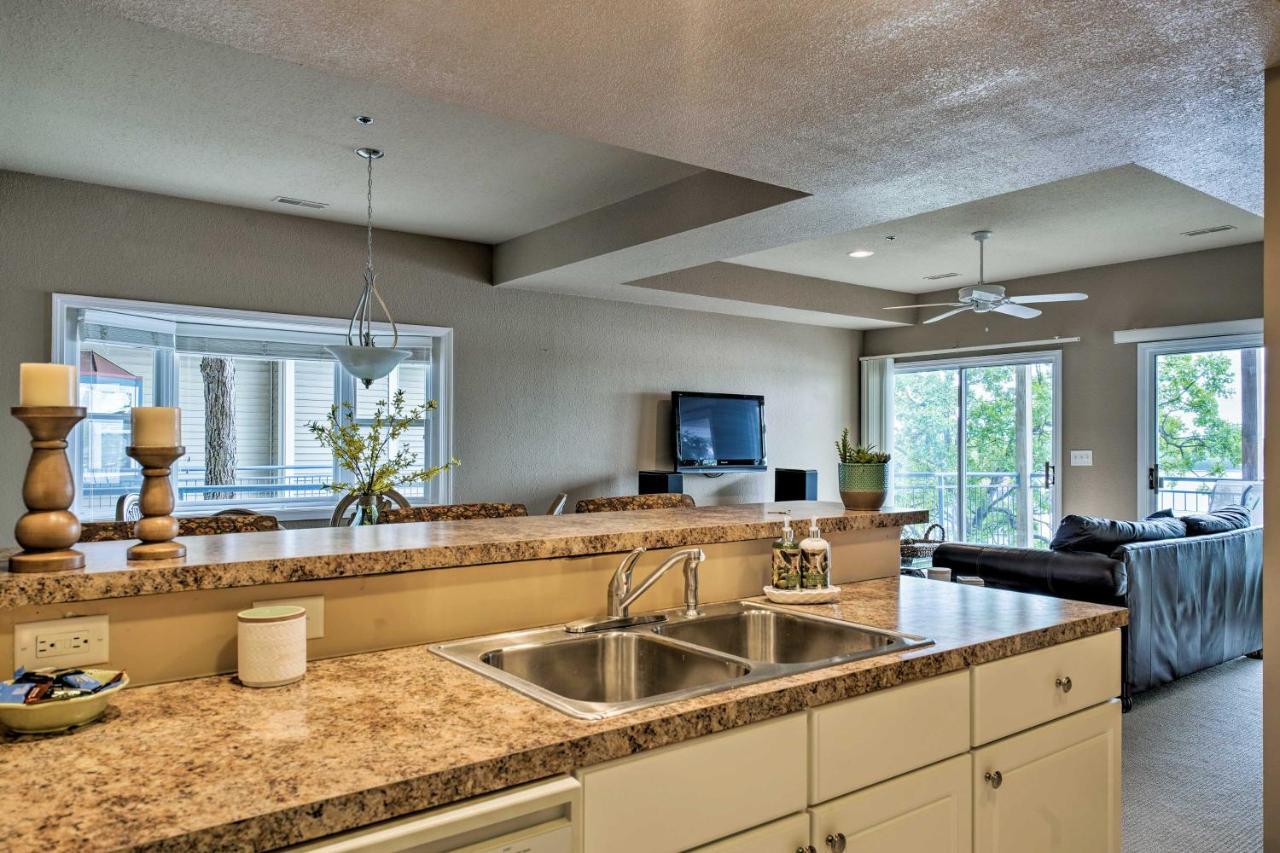 Waterfront Lake Ozark Condo With Deck And Pools Ngoại thất bức ảnh