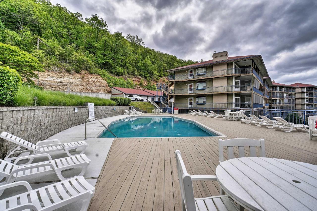 Waterfront Lake Ozark Condo With Deck And Pools Ngoại thất bức ảnh